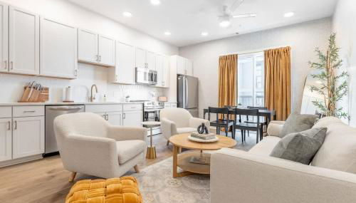 Here You Come Again by Stay Local Nashville - Foto 2