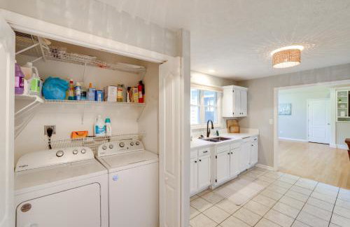 Smith Mountain Lake Home with Private Hot Tub and Dock - Foto 7