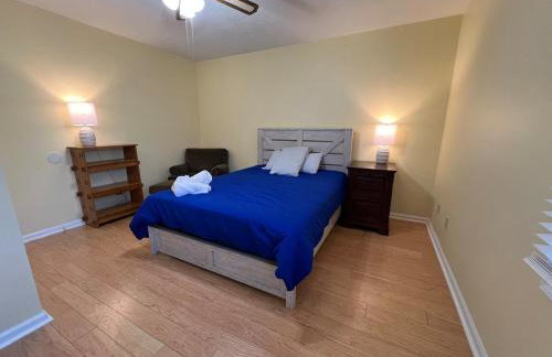 The White Door 2-bedroom townhouse near VT & RU - Foto 9