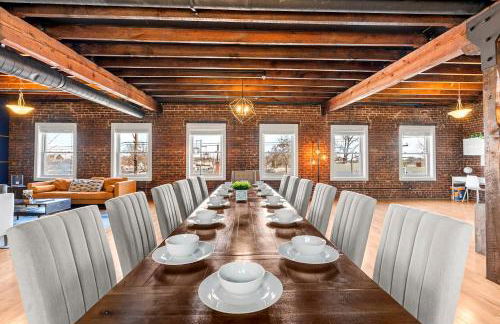 KING Penthouse Sleep8 4Bed 3BR 2BA Swepson Loft - Foto 26