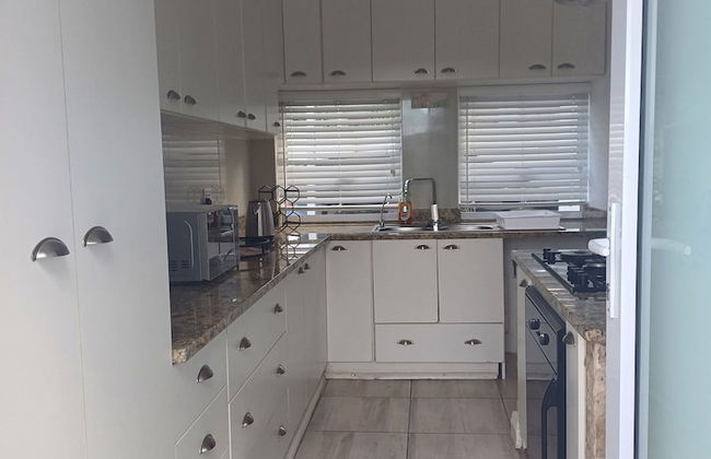 Cosy 2 Bedroom Apartment in a Prominent Area of East London Nahoon - Photo 24