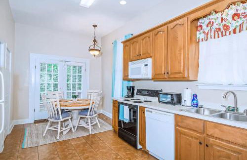 Americana Cottage Closest Historic BnB to Benning - Foto 10