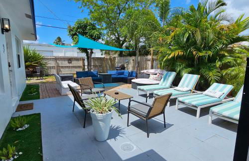 Prime Location Gateway with Pool & Patios, Near Beaches, Groceries and Restaurants - Photo 41