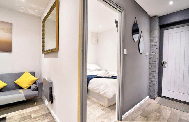 Cozy Guest Lodge With a Large Secluded Garden - Photo 1