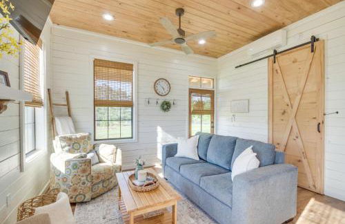 4-Acre Plot Farmhouse-Chic Retreat in Forest! - Foto 5