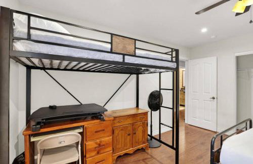 Tropical 4BR Oasis with Pool and Jacuzzi Near Strip - Photo 17