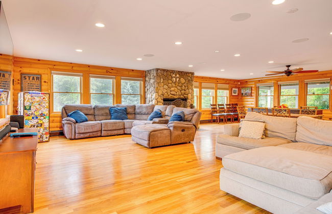 Spacious Belmont Home w/ Seasonal Pool & Grill - Foto 56