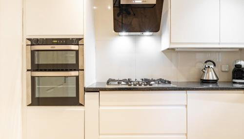 5 Bed House Heathrow Egham Virginia Water Sleeps 7 or Up To 8 If Sharing Beds, Mid To Long Term Bookings Welcome - Foto 2