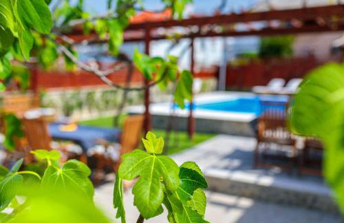 Home Away From Home with a heated pool - Foto 18