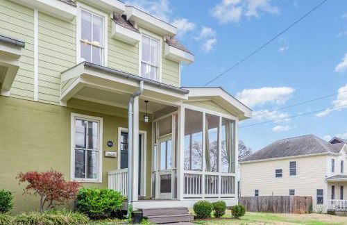 Rhythm & Rest Group Stay with Grill & Cozy Fireplace - Foto 22