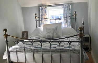 Duke of Monmouth penthouse luxury apartment Lyme Regis 3 bedroom parking Hot tub Garden dog friendly - Photo 15
