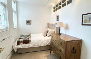 Modern 2 bed with parking in Marlow - Photo 3
