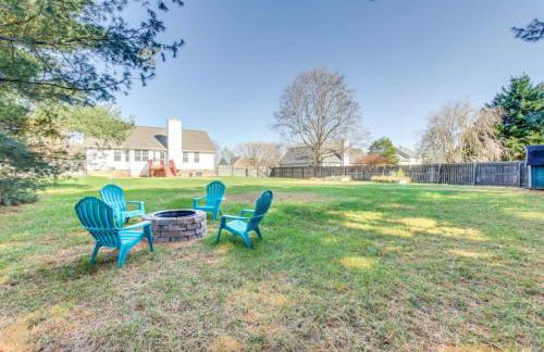 Game Room Fenced backyard Sleeps 10 Fire Pit - Photo 27