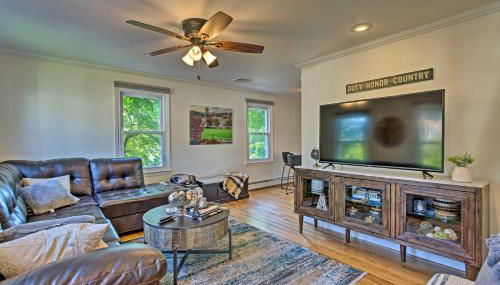 Updated Home with Patio Half Mile to West Point - Foto 4