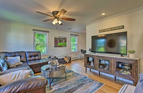 Updated Home with Patio Half Mile to West Point - Foto 4