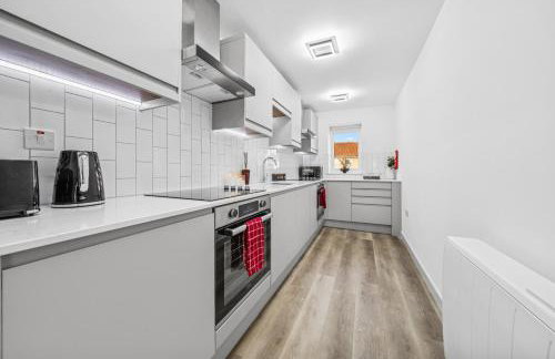 Modern & Cozy Private Double Room - Shared House by AltoLuxo Short Lets & Serviced Accommodation with Free WiFi & Parking - Foto 33