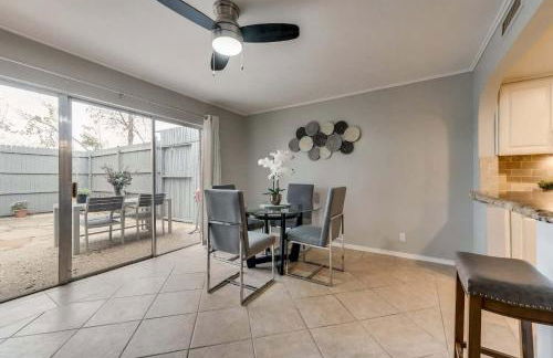 Stylish Furn 3BD Condo Six Flag Grand Prairie GP64A - Foto 8