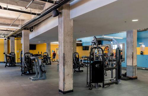 100 Year-Old Historic Brick 2BR Loft & Large Patio & Hammocks & High Ceiling - Foto 140