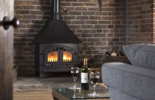 Broad Meadows Farmhouse 12 Guests - Photo 18