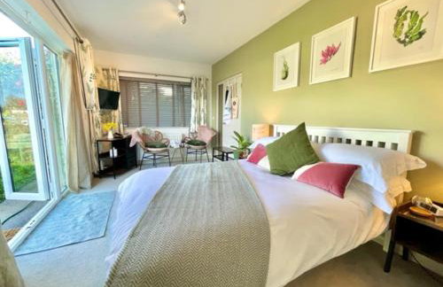 Beautiful Garden Room with Private Entrance - Foto 1