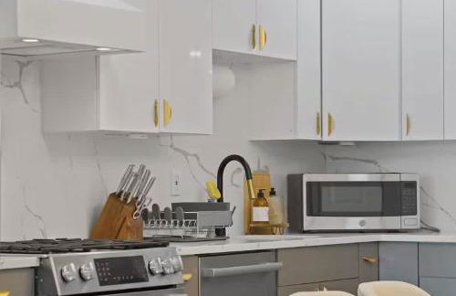 Chic 3BR-4BD-3Bath Oasis with Backyard Near NYC - Foto 7