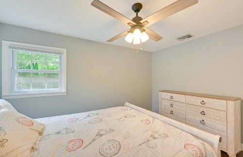 Hampton Bays Retreat Walk to Squires Beach! - Foto 12