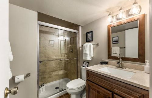 Spacious Comfort in Scenic Monument - Foto 53