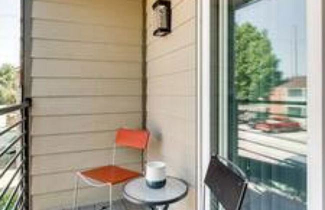 Evie's Campus-close 2 bedroom luxury - Photo 12