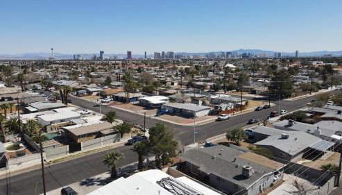 Vegas Apt 8 Mins to The Strip - Free Parking - Foto 2