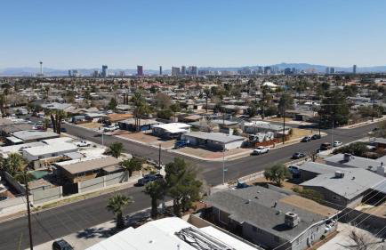 Vegas Apt 8 Mins to The Strip - Free Parking - Foto 2