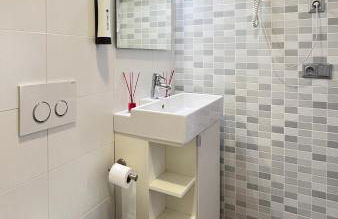 Maritime Apartamentos Cabañal - Photo 23