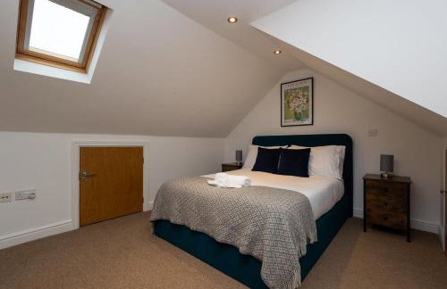 Modern Detached 4-Bedroom 2-Bath Home, Guildford - Photo 27