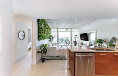 1BR Miami Retreat with BBQ, Pool, & Skyline Views - Foto 26