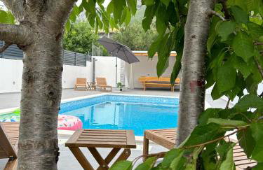 "Heaven on earth" with pool - Photo 5