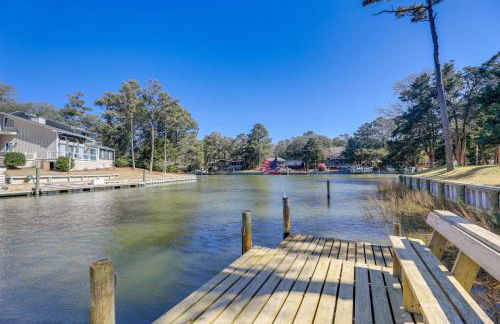 Waterfront Pine Knoll Shores Gem with Boat Dock - Foto 1