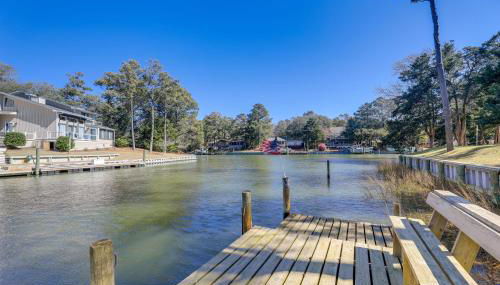 Waterfront Pine Knoll Shores Gem with Boat Dock - Foto 1