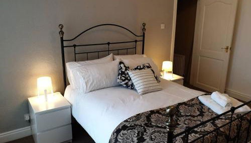 Birtley's Diamond 3 bed Apt sleeps 6 Guests - Foto 3, furniture