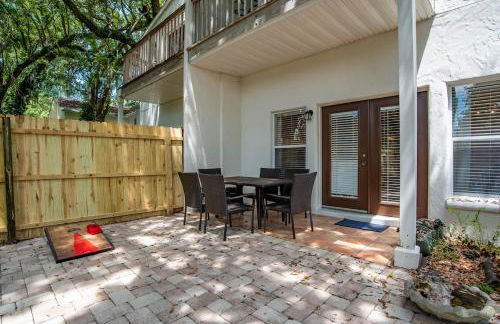 Modern DT Home-King size Bed-Patios-Long Stays-WiFi - Foto 9