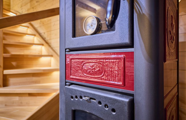 Luxe Timber Lodge & Relaxing Bath - Photo 13