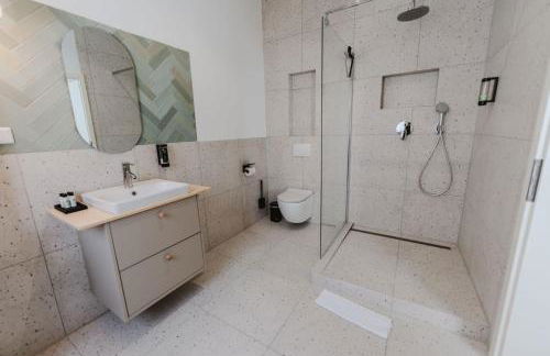 STAYLIGHT Business & Boutique Apartment - Parking lot - Foto 15