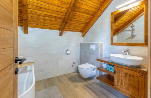 Luxurious Home In Brusane With Sauna - Photo 7