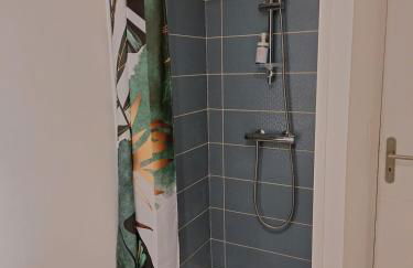 Jeny 2 - RDC - terrasse - Wifi - 10mn hypercentre - Foto 13