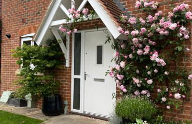 Bright, modern & close to historic town - Photo 26