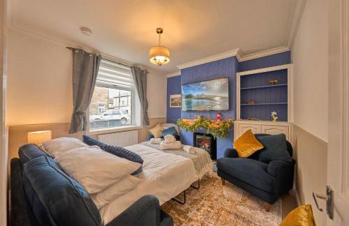 Cosy 2BR Cottage Steps to Town & Peak District - Photo 16