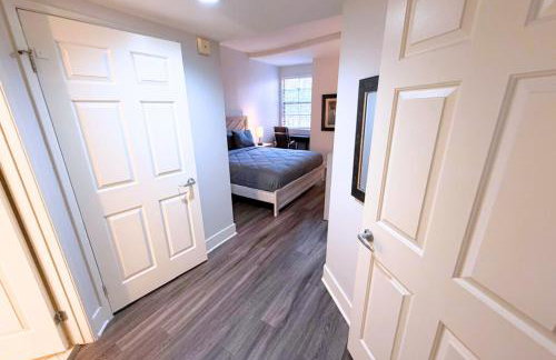 Stylish 2 Bed 2.5 Bath Condo Near Beverly Hills. - Photo 16