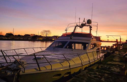 Nuit insolite bateau à quai - Port Saint Louis du Rhône - Foto 8
