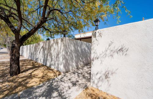 Spring Dream 2BR Apt with Parking in the Heart of DT - Foto 15