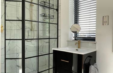 THE ANNEXE AT UPPER BEACH HOUSE - Photo 37