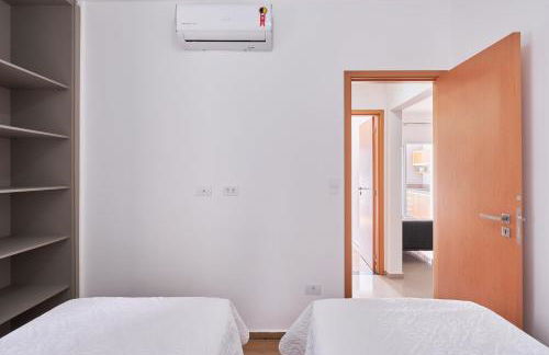 2 QUARTOS com Churrasqueira na Varanda, Piscina, Garagem interna, WiFi 500mbps, Ar Condicionado e Telas de Proteção - Foto 29