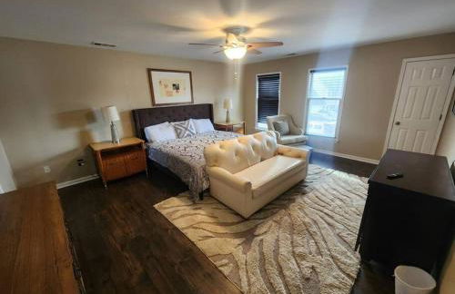 Large near Shops/Dining & easy access to freeway - Foto 28